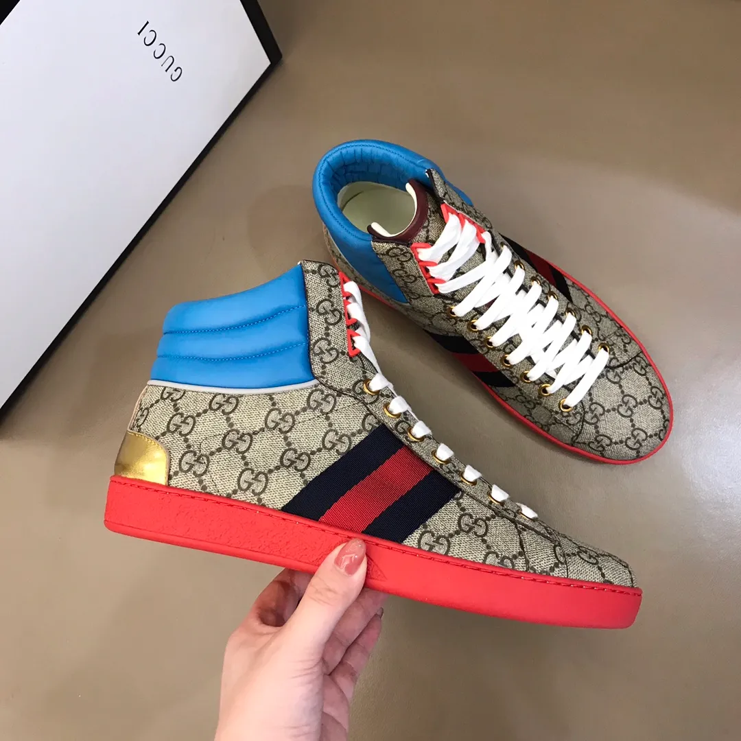 p420 "GUCC*" high-top boots for couples launched on the official website of the same style. Counter quality [strong][strong] Selected Gucci imported waterproof rubber. Gucci's symbolic original webbing. Trendy and versatile style. "Double G" logo styling midsole. PU brand logo feet. Fine workmanship. Upper material. Men's size 38-44, women's size 35-39.
